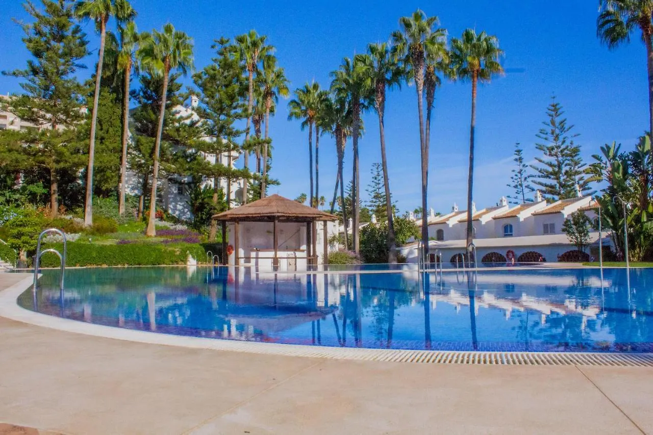 Benalgolf: Seaside Apartment with Private BBQ Backyard Benalmadena 0*,