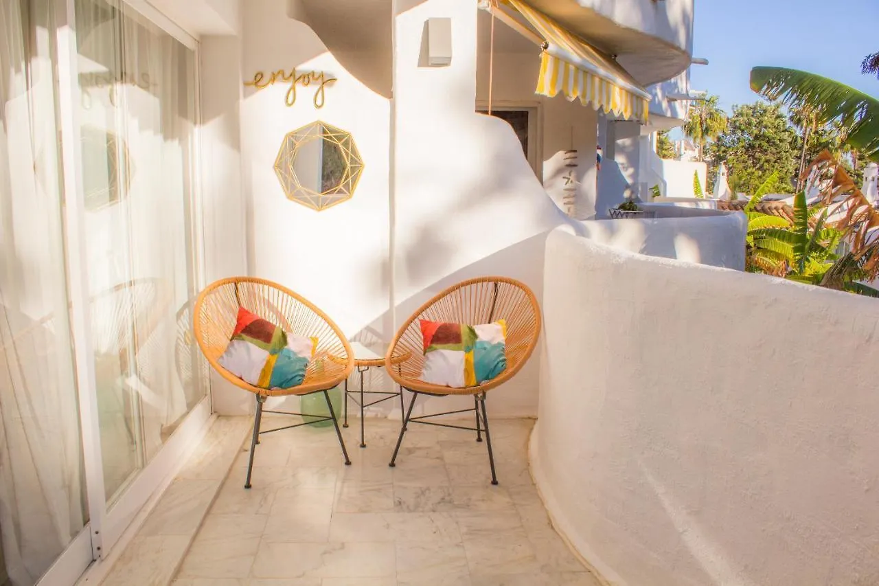 Benalgolf: Seaside Apartment with Private BBQ Backyard Benalmadena Spain