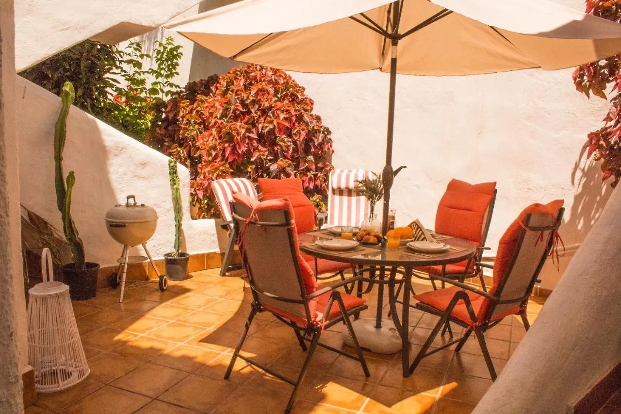 Benalgolf: Seaside Apartment with Private BBQ Backyard Benalmadena