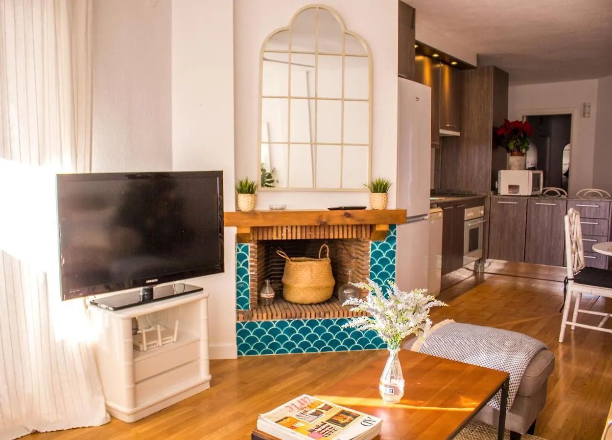 Benalgolf: Seaside Apartment with Private BBQ Backyard Benalmadena