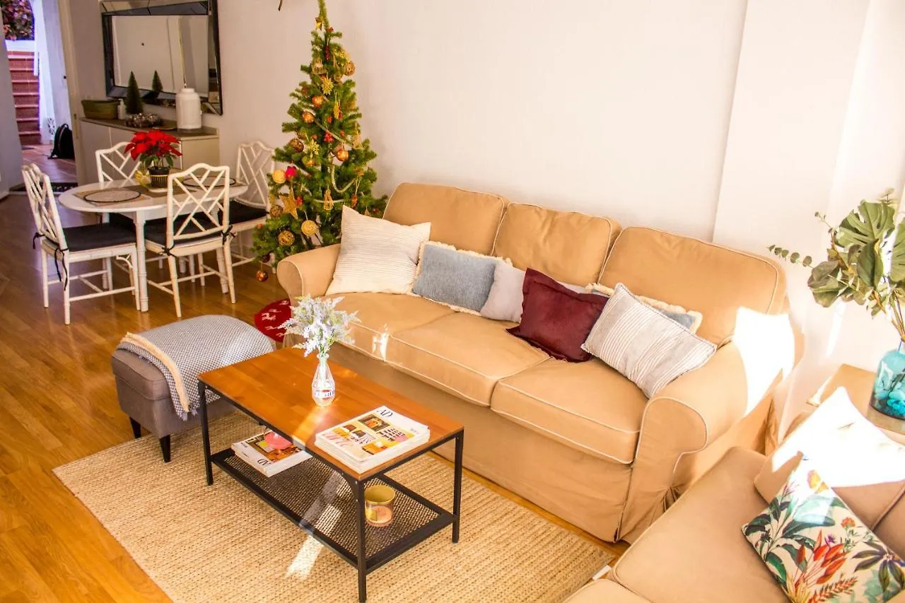Benalgolf: Seaside Apartment with Private BBQ Backyard Benalmadena