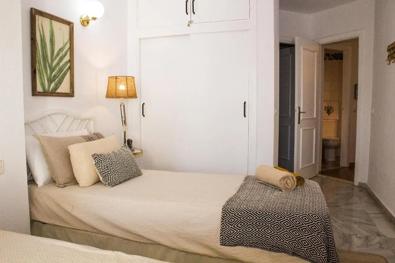 Benalgolf: Seaside Apartment with Private BBQ Backyard Benalmadena