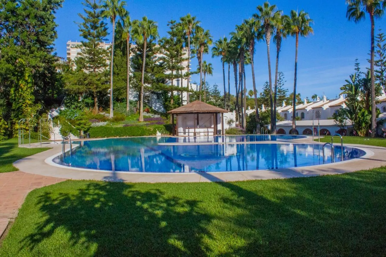 Benalgolf: Seaside Apartment with Private BBQ Backyard Benalmadena Spain