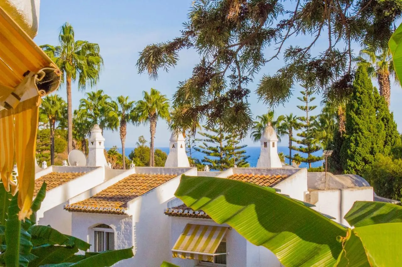 Benalgolf: Seaside Apartment with Private BBQ Backyard Benalmadena