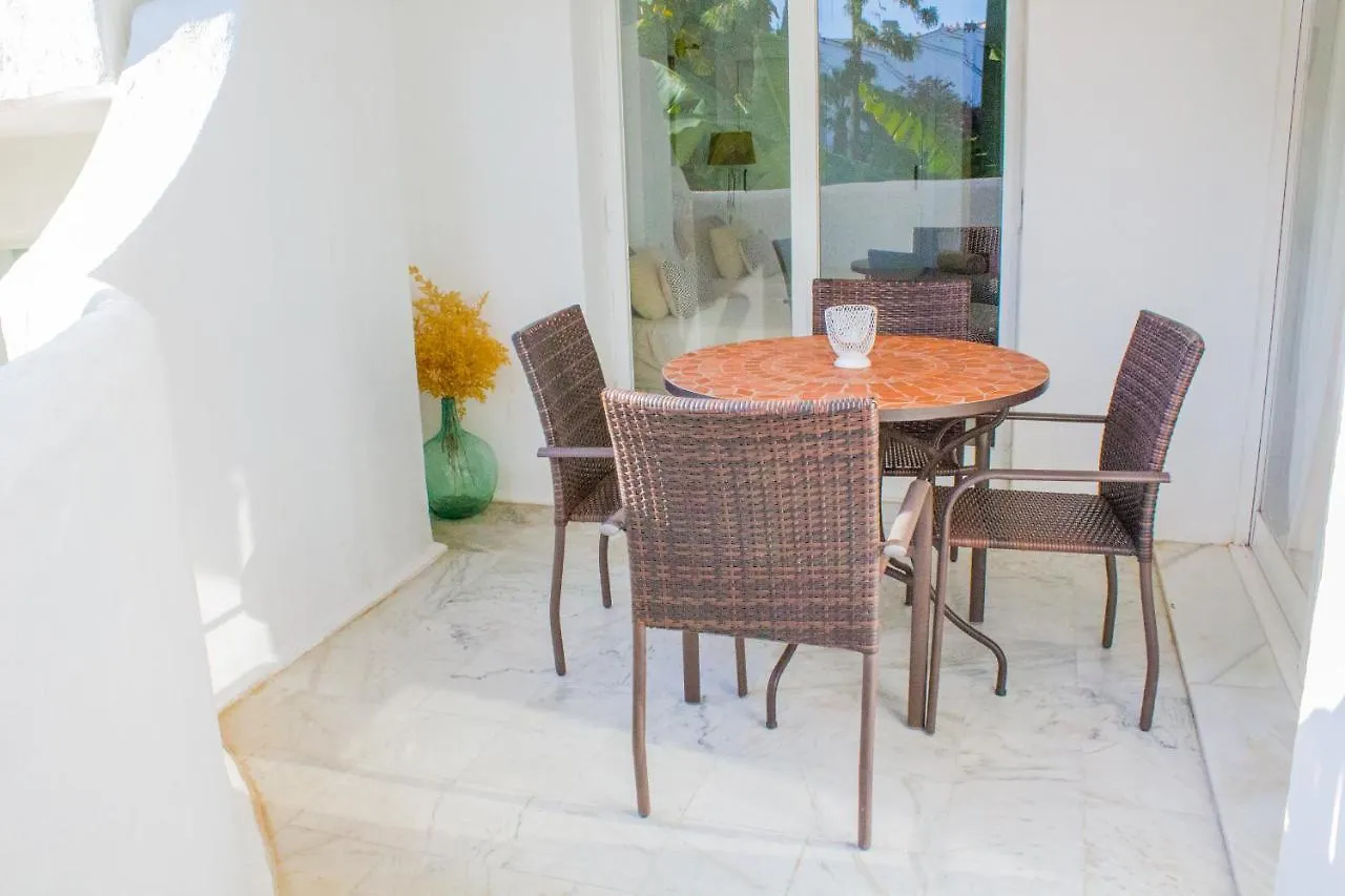 Benalgolf: Seaside Apartment with Private BBQ Backyard Benalmadena 0*,