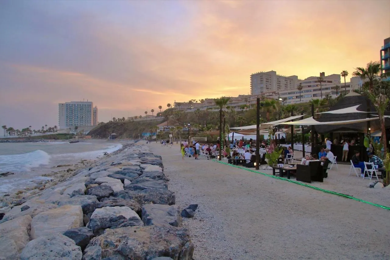 Benalgolf: Seaside Apartment with Private BBQ Backyard Benalmadena