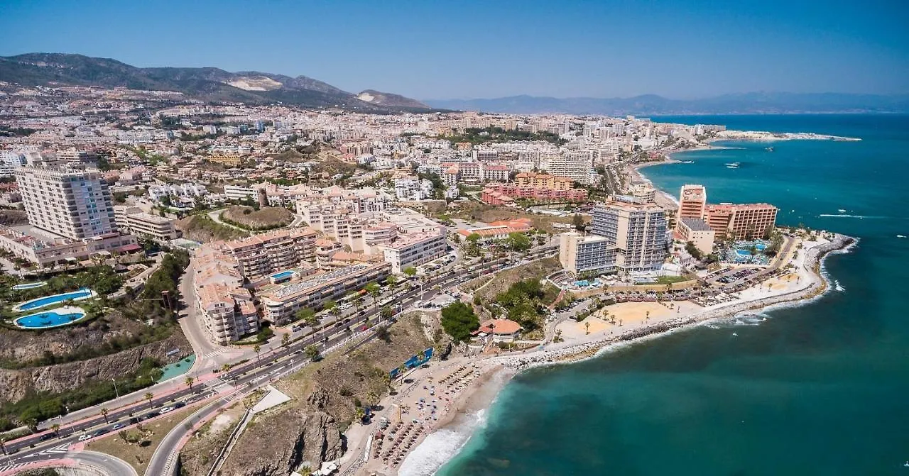 Benalgolf: Seaside Apartment with Private BBQ Backyard Benalmadena