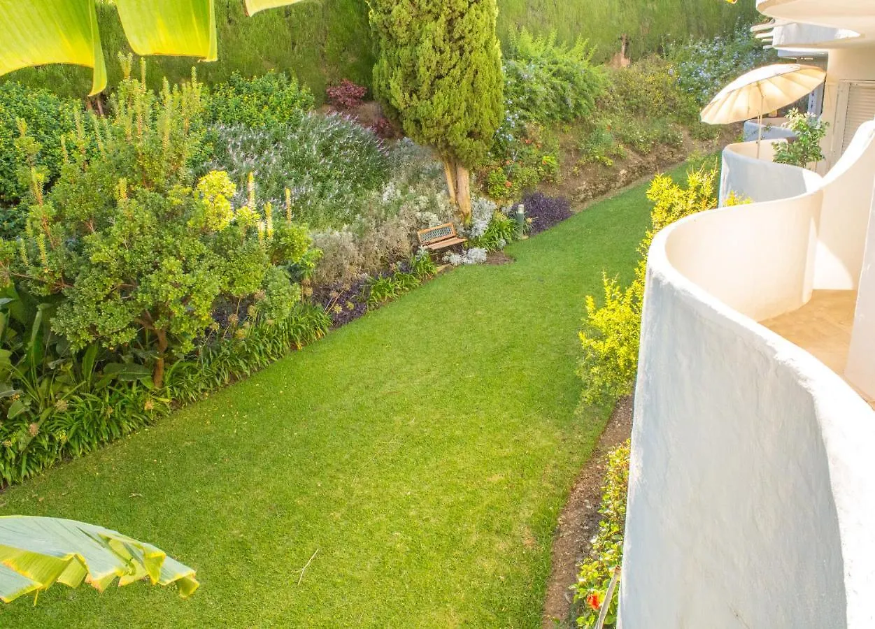 Benalgolf: Seaside Apartment with Private BBQ Backyard Benalmadena