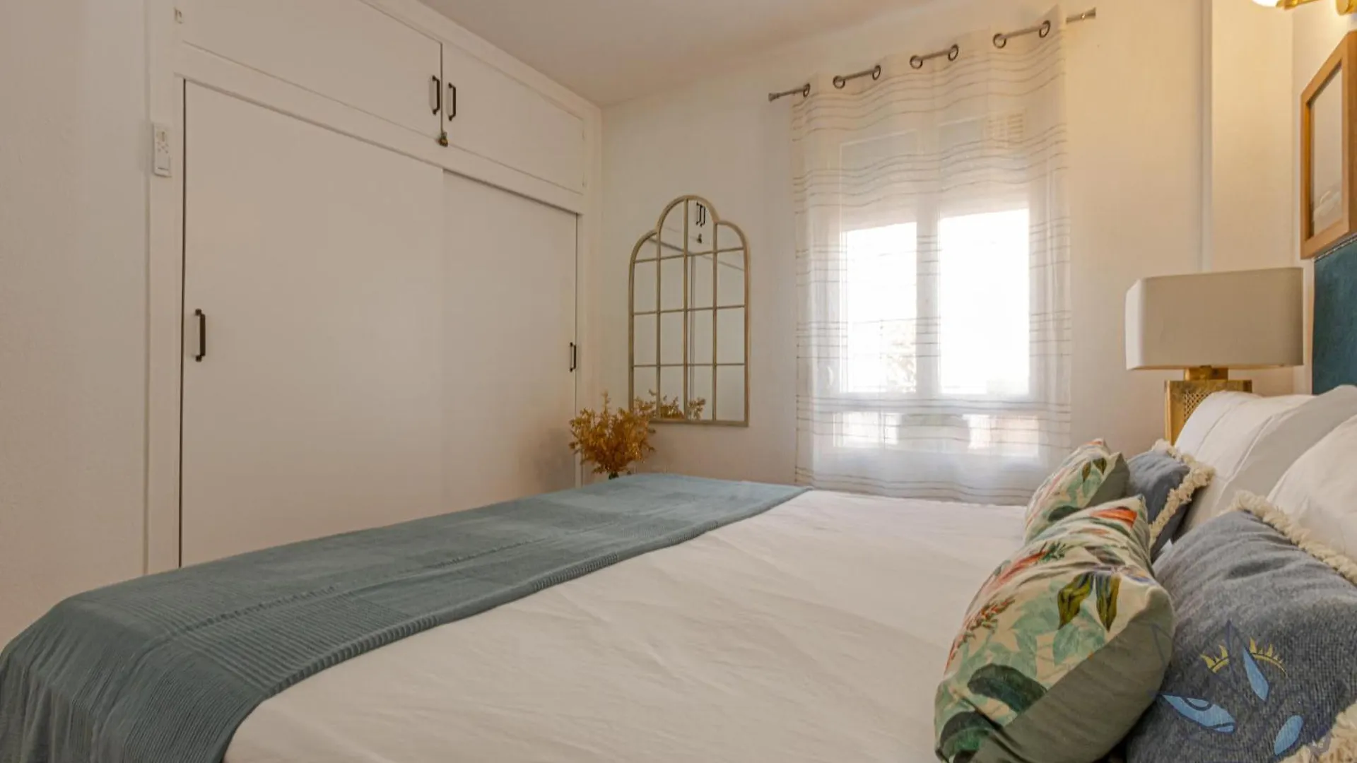 Benalgolf: Seaside Apartment with Private BBQ Backyard Benalmadena