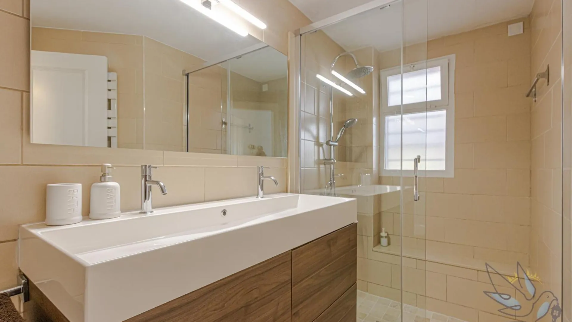 Benalgolf: Seaside Apartment with Private BBQ Backyard Benalmadena