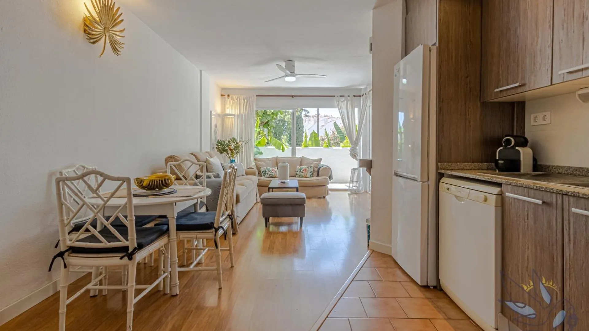 Benalgolf: Seaside Apartment with Private BBQ Backyard Benalmadena