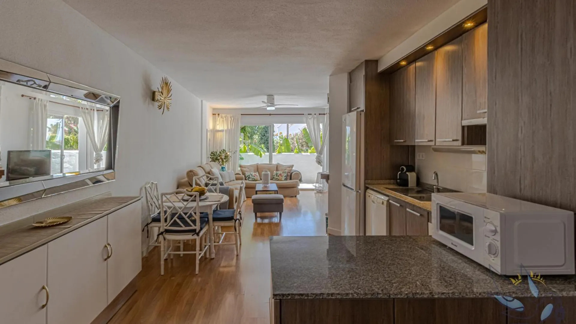 Benalgolf: Seaside Apartment with Private BBQ Backyard Benalmadena