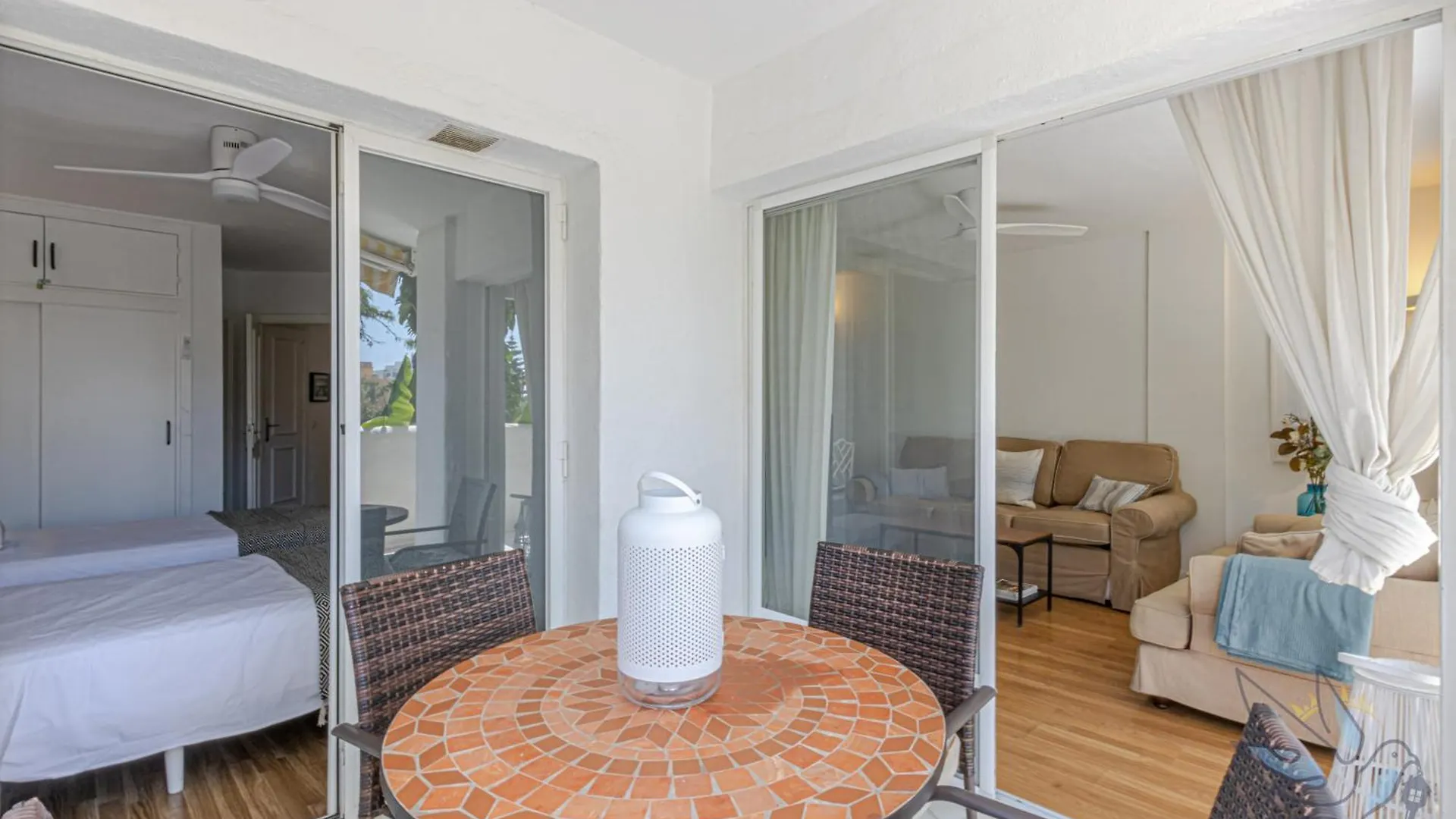 Benalgolf: Seaside Apartment with Private BBQ Backyard Benalmadena