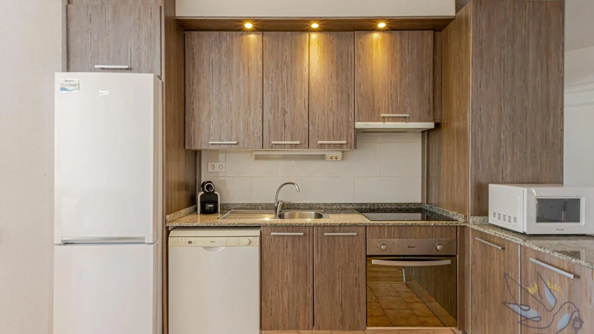 Benalgolf: Seaside Apartment with Private BBQ Backyard Benalmadena