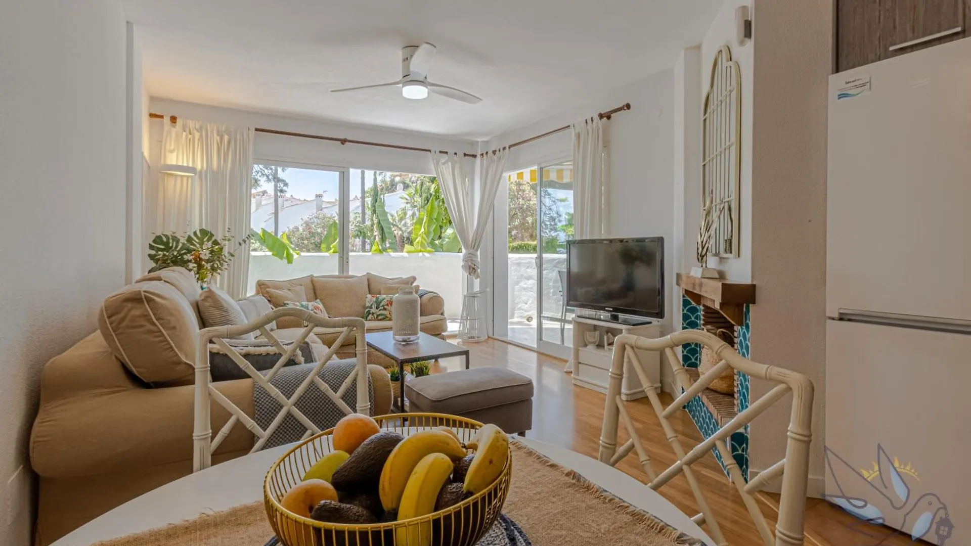 Benalgolf: Seaside Apartment with Private BBQ Backyard Benalmadena