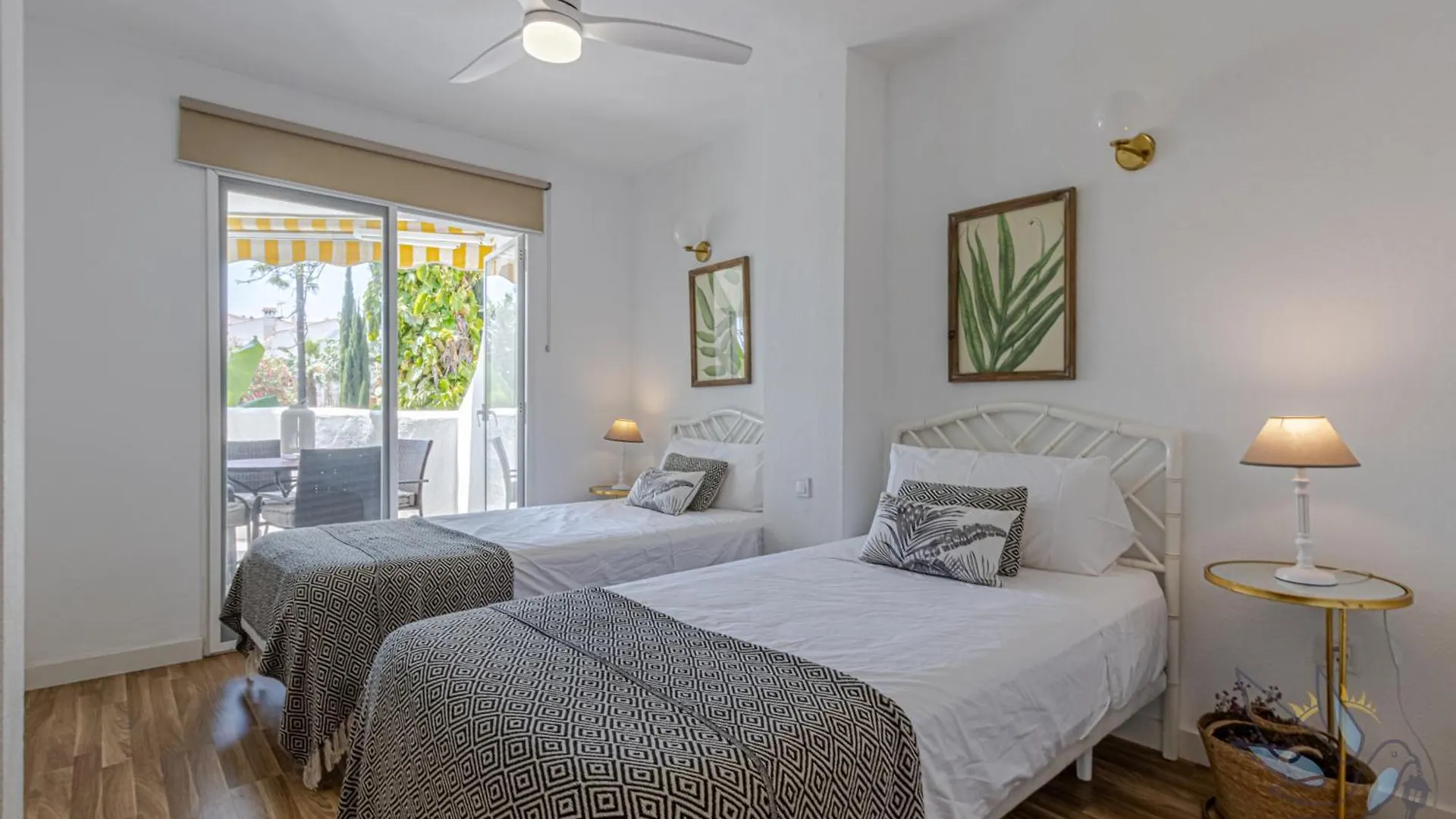 Benalgolf: Seaside Apartment with Private BBQ Backyard Benalmadena