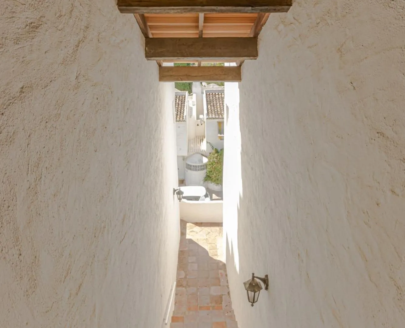 Benalgolf: Seaside Apartment with Private BBQ Backyard Benalmadena
