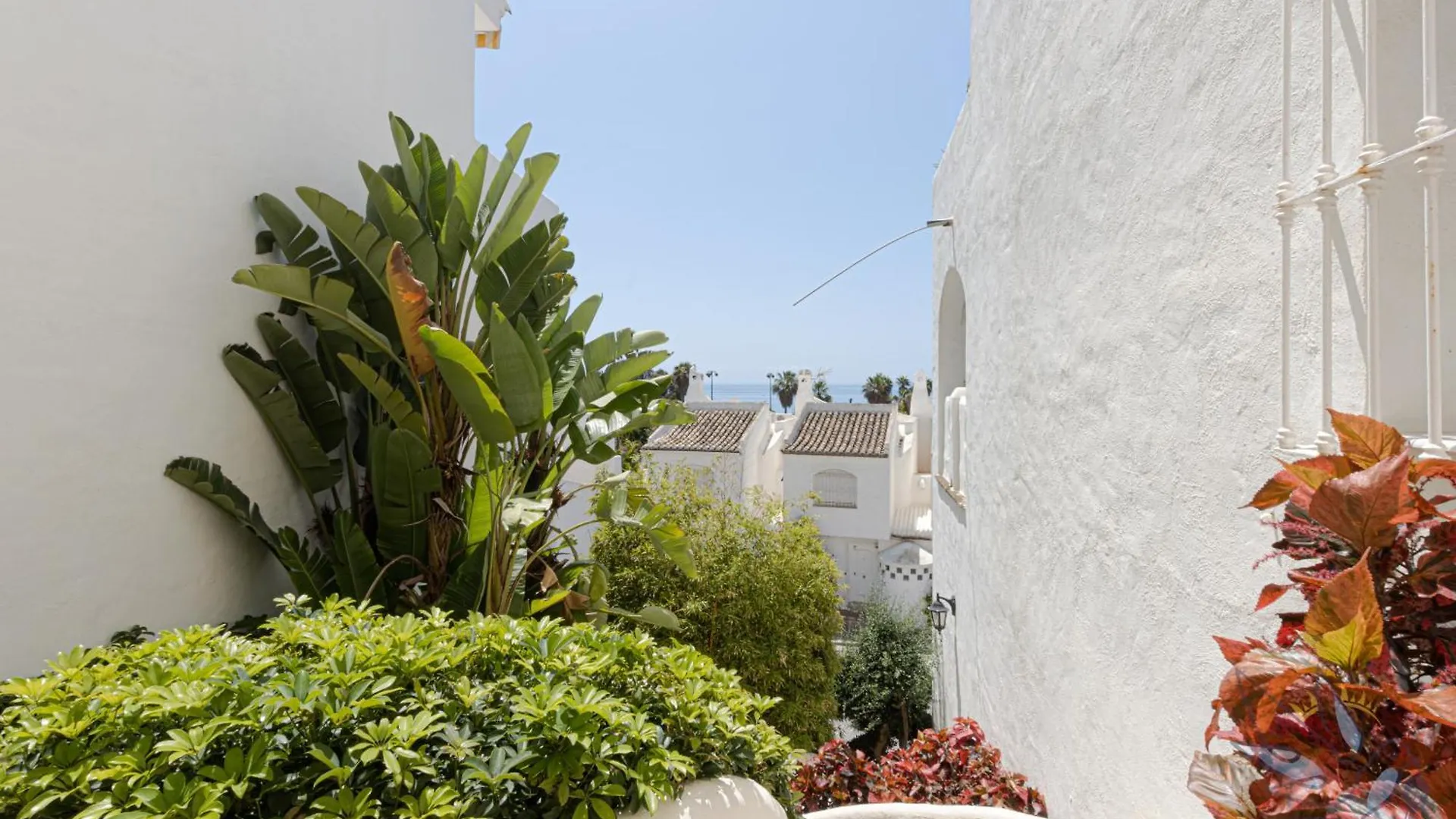 Benalgolf: Seaside Apartment with Private BBQ Backyard Benalmadena Spain