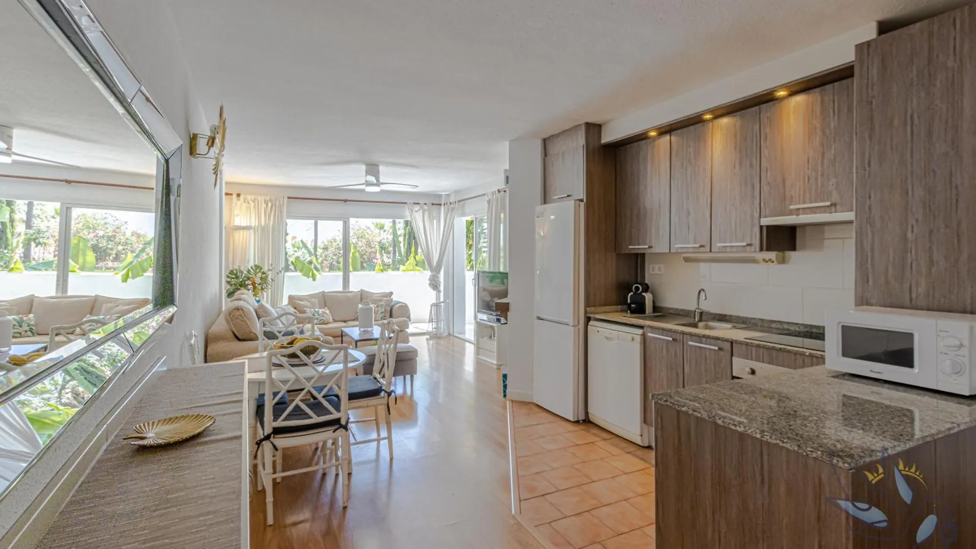 Benalgolf: Seaside Apartment with Private BBQ Backyard Benalmadena
