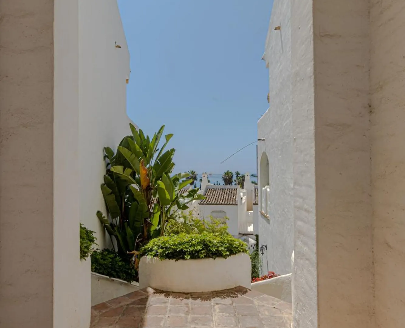 Benalgolf: Seaside Apartment with Private BBQ Backyard Benalmadena 0*,  Spain