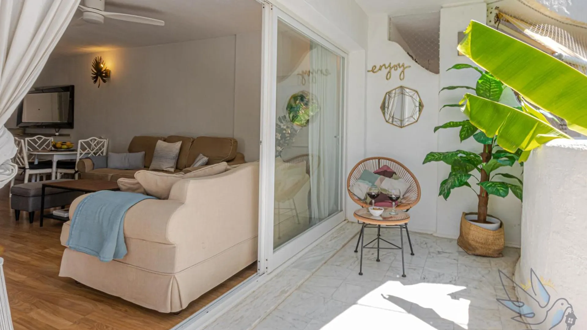Benalgolf: Seaside Apartment with Private BBQ Backyard Benalmadena