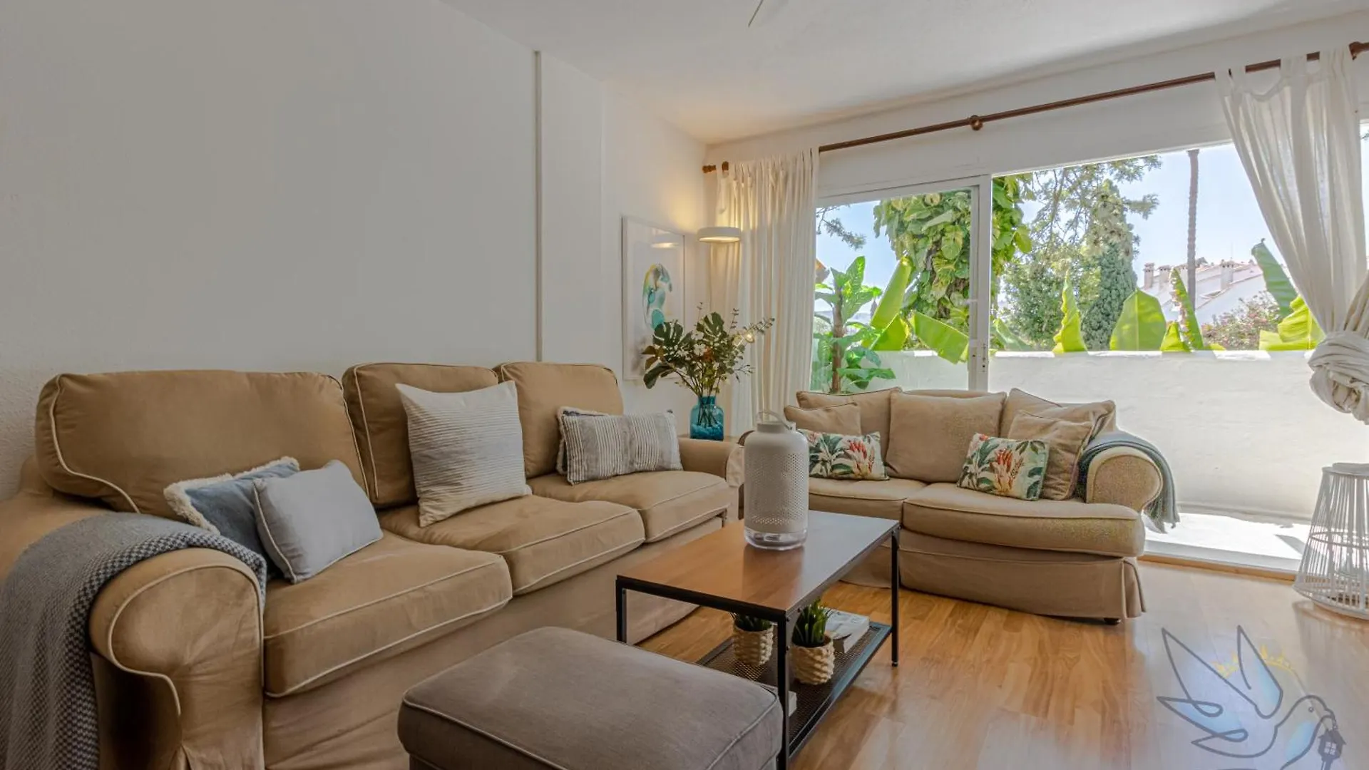 Benalgolf: Seaside Apartment with Private BBQ Backyard Benalmadena